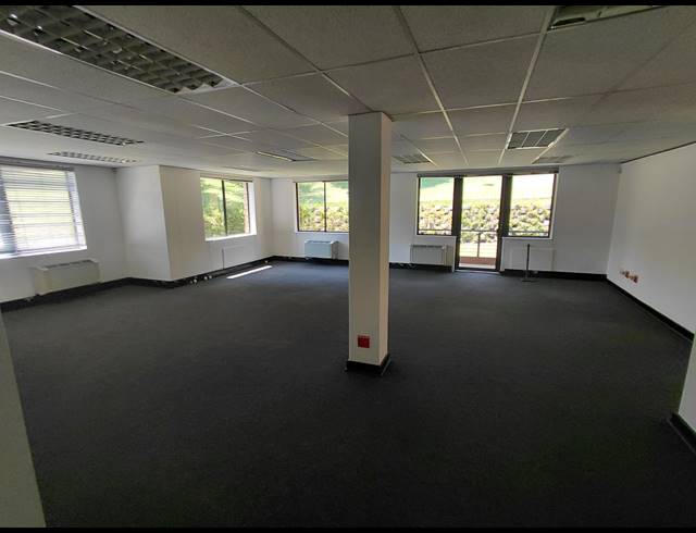 210M² OFFICE TO LET IN BRYANSTON